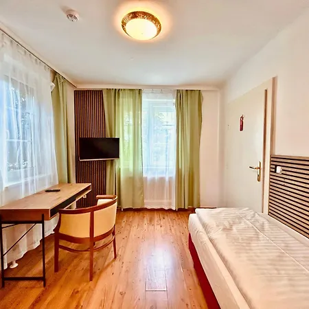 --villa Am Stadtpark-- Hotel *